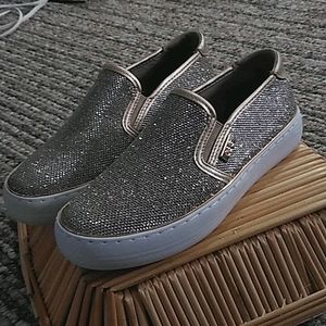 GBG slip-on shoes